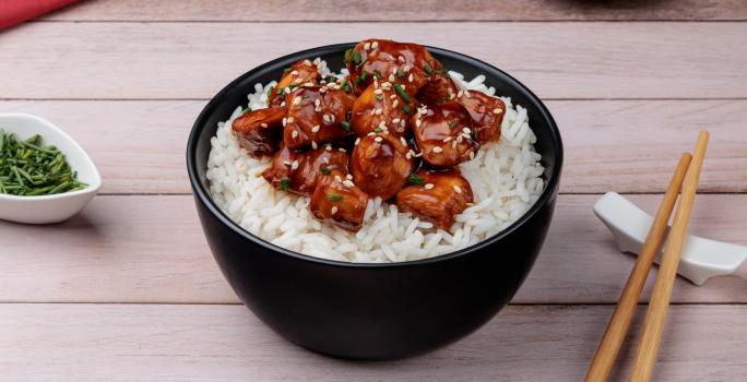 Pollo en Salsa Agridulce con Arroz